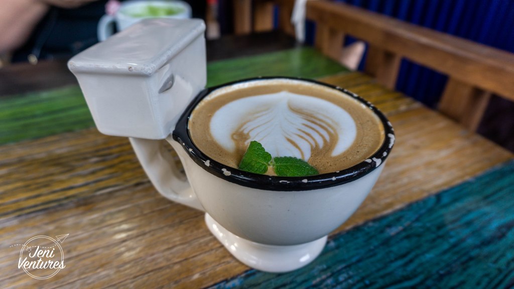 I Drank From a Toilet?? Insadong’s Poop Cafe&nbsp;(또옹카페)